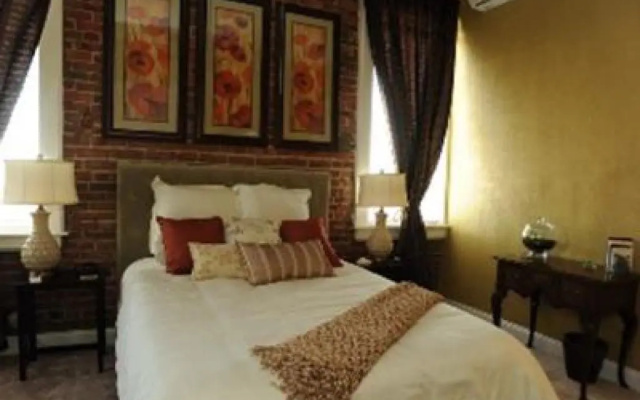 Hamilton House Inn