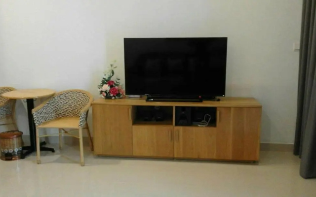 4 Season Apartments
