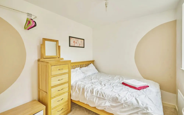 Charming 2-bedroom Flat in South Croydon