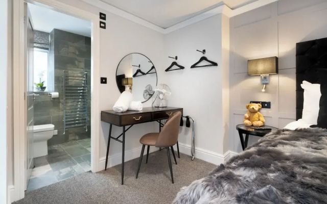 Courtyard Apartments