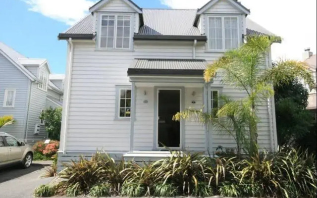 Settlers Cottage