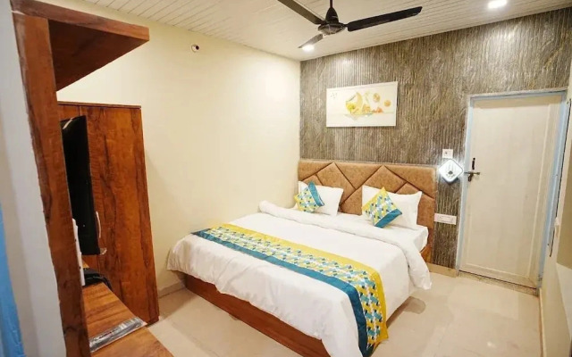 Click Find Stay Orderly Bazar
