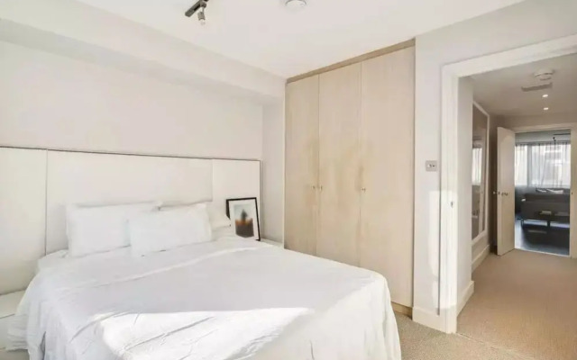Luxurious 3-bed 2-bath Apartment in Belgravia