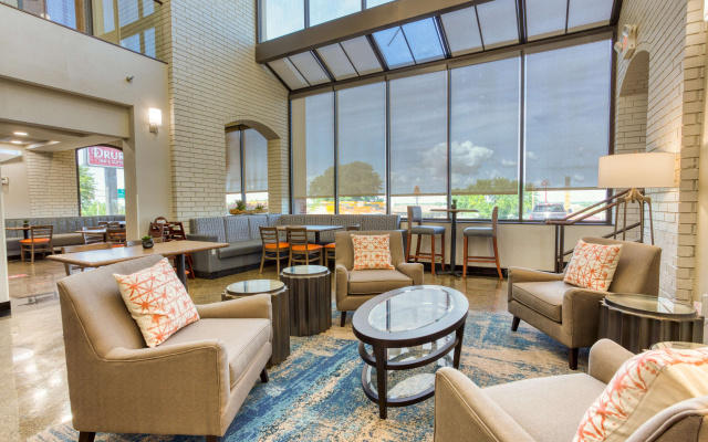 Drury Inn & Suites St. Louis Collinsville