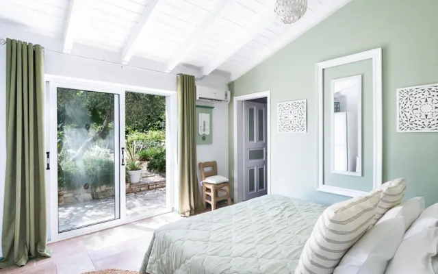 Juniper House - Charming 3 bed Villa With sea View