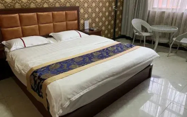 Qujing Ruixin Business Hotel