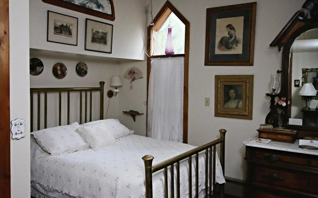 The Ebenezer House Bed & Breakfast