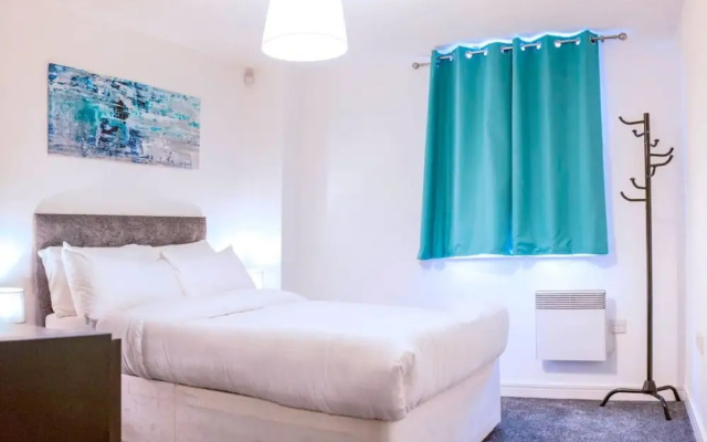 Modern 2 Bedroom Apartment in City Centre With Balcony