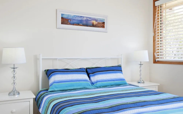 Beachcomber at Fingal Bay
