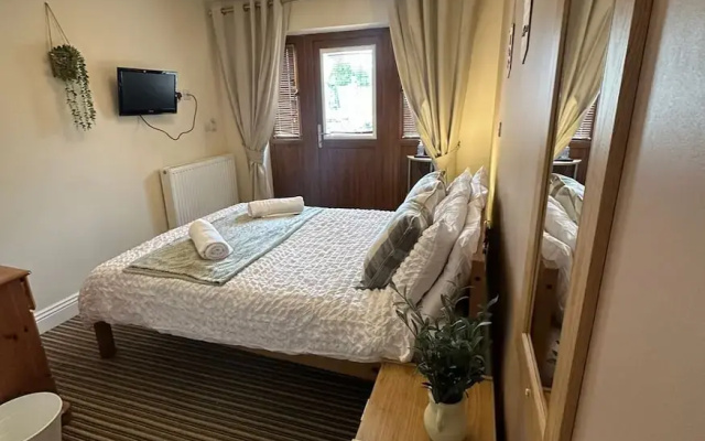 Courtyard Rooms - Studio - Double Bed - Wifi