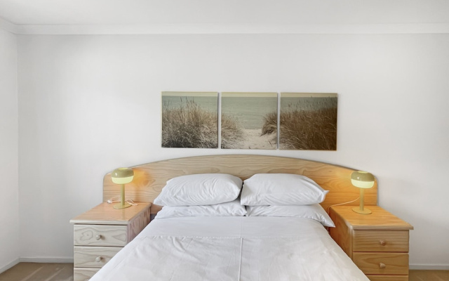 Beachside 3-bed Apartment With Garage Parking