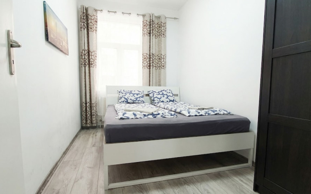 Quick Access to Vienna Center - Simple Private Rooms with WIFI