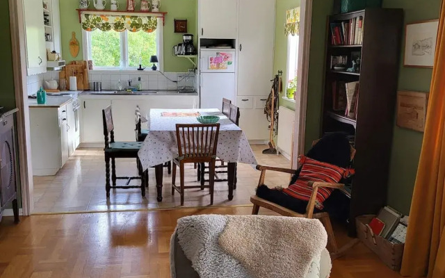 Cozy Getaway Near Forest and Lake
