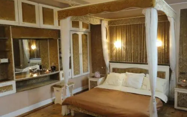 Classic Apartment On Kievyan