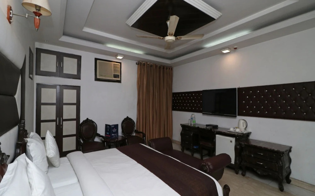 OYO 11201 Near Bhikaji Cama Place