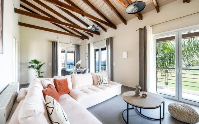 Meltemi Beach House - a seaside Luxury maisonnette