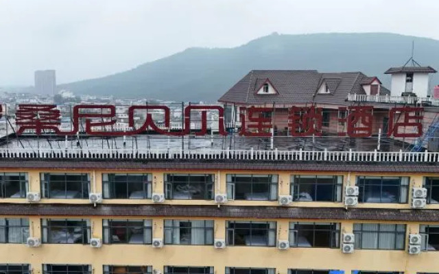 Sunny Bell Chain Hotel (Xichuan Fanli Park Bus Station)