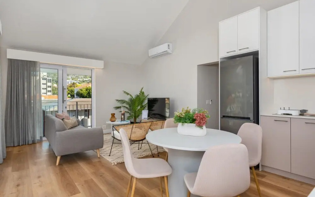 Varsam Court 15