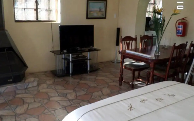 Makonde Cottage