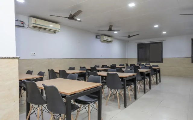Silver Key Pooth Kalan by OYO Rooms