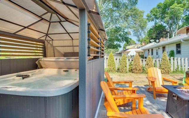 Pet-friendly Minneapolis Home ~ 8 Mi to Downtown!