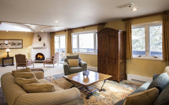 Plaza Lodge by Destination