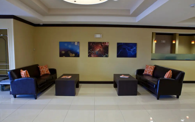 Holiday Inn Express & Suites Lansing-Dimondale