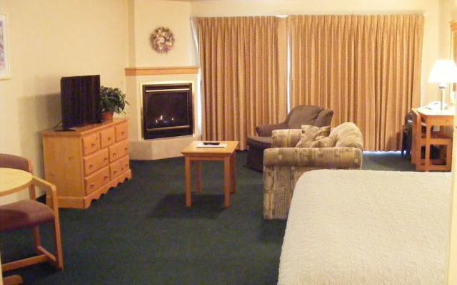 Sunset Oceanfront Lodging