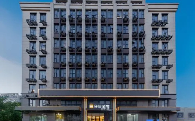 Ease Hotel (Shanghai Waigaoqiao Wuzhou Avenue Subway Station Branch)