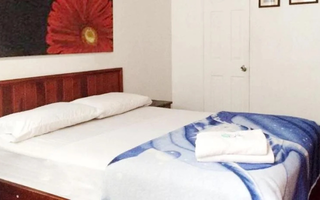 Gaudys Backpackers - Hostel