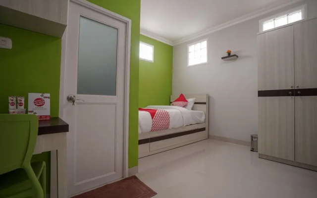 OYO 948 Vivi Residence Syariah Ii