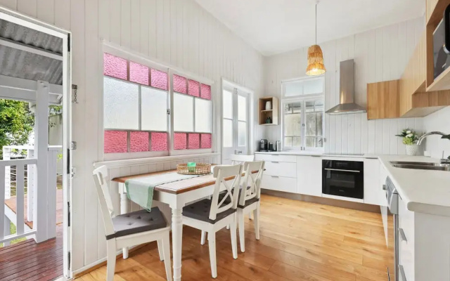 Tranquil 3-bed Family Home With Spacious Backyard