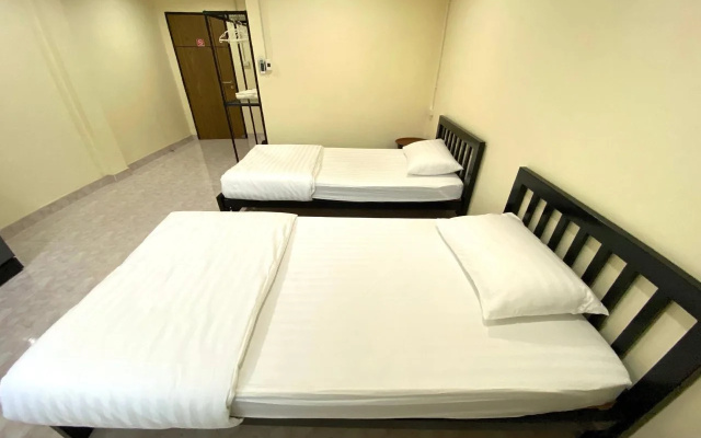 Gate 2 Hostel