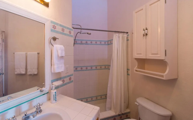 Short Walk to Downtown&Beach from Villa Serrana