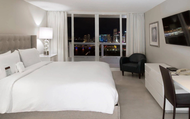 DoubleTree by Hilton Grand Hotel Biscayne Bay