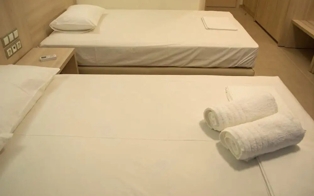 Alarzo Rooms