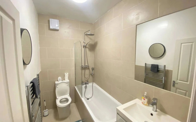 Cosy Two Bedroom Apartment Near East Croydon Station