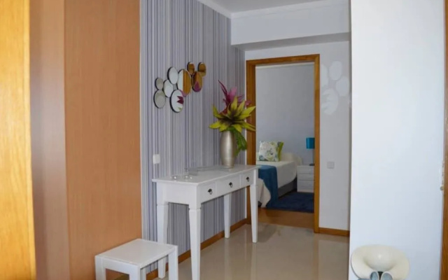 2 Bed Flat - Sleeps 4 - Parking - Wifi