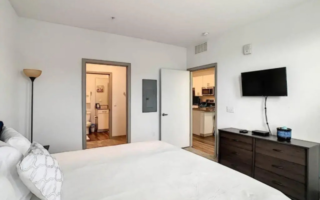 King Bed and Close to Disney