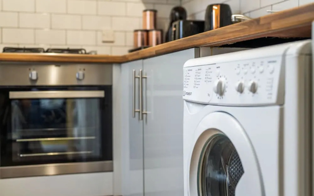 Staines Studio Apartment - Heathrow