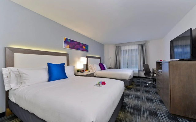 Holiday Inn Express & Suites San Diego - Mission Valley