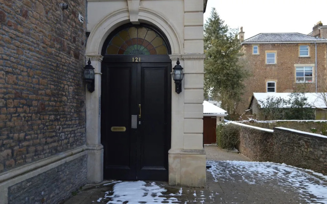 2 Bedroom Apartment With Parking