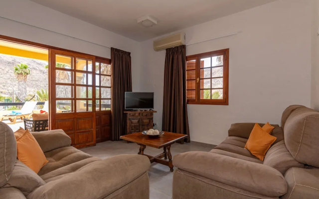 Casa de vacaciones con piscina compartida en Mogán IV