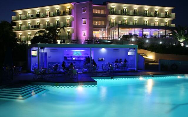 Отель Princessa Riviera Resort вид на фасад