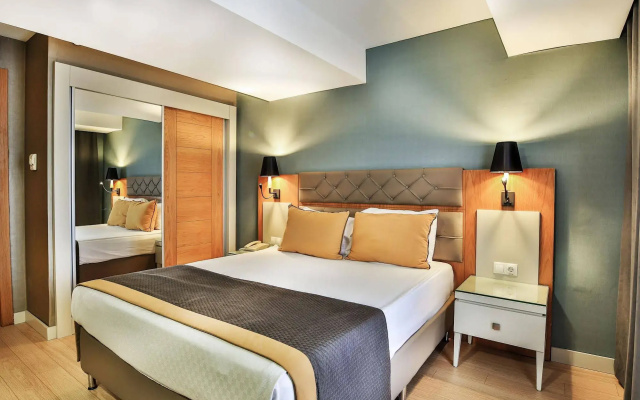 Saturn Palace Resort 