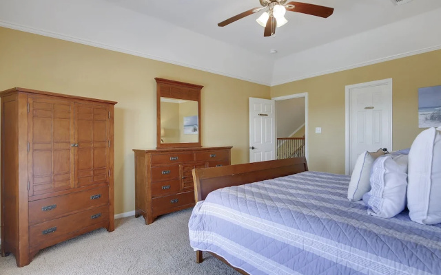 Beach Retreat 4 Bedrooms 2.5 Bathrooms Home