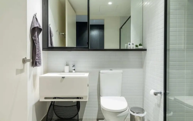 Modern 1 Bedroom in Tranquil Parklands