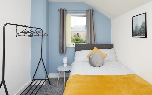 4 Bed Derby House - Long Stays- Parking