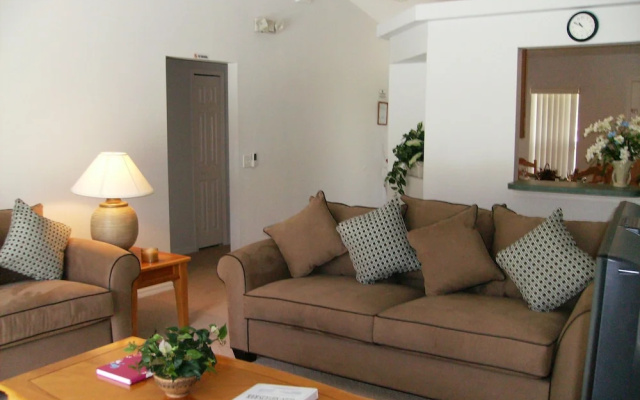 4 Bedroom - Budget Home With Private Pool