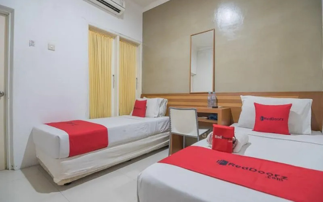 RedDoorz near Politeknik Ilmu Pelayaran 2